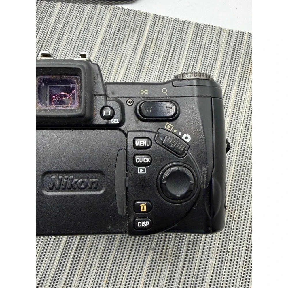 Nikon Coolpix 8700 8.0MP Digital Camera 8x Optical Zoom Black Untested AS IS